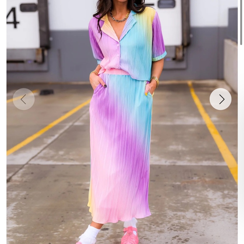 Plisse rainbow set in rainbow daydream.